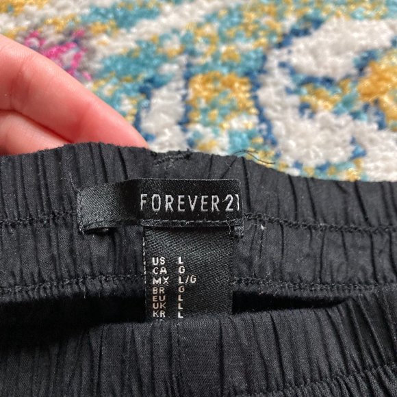 Light-Weight Black Gaucho Pants - Picture 3 of 3